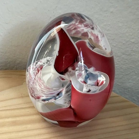VTG 1999 Joanne Andrighetti Art Glass Paperweight 3.375 Signed Red White Blue‎